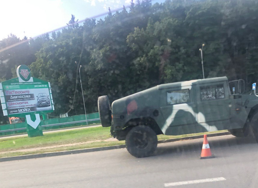 Вибори у Білорусі: затримання журналістів, блокування інтернету і блокпости з озброєними силовиками – ЗМІ