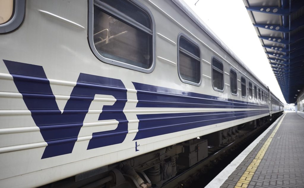 “Укрзалізниця” ввела плату за обмін електронного квитка на паперовий: скільки це коштуватиме