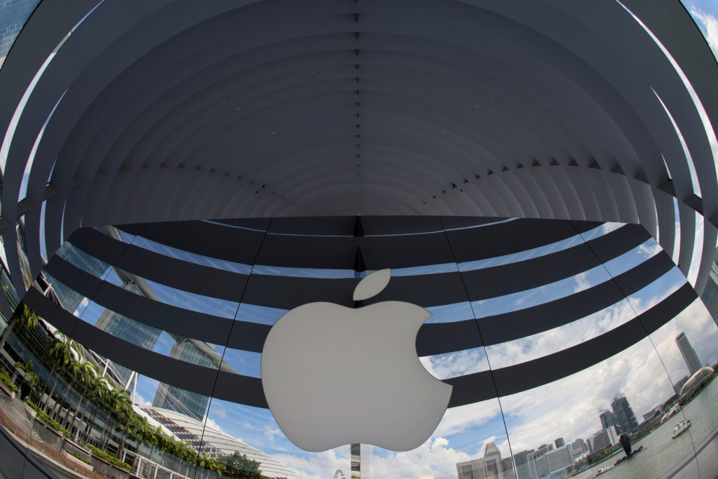 Apple планує випустити iPhone зі складним екраном – ЗМІ