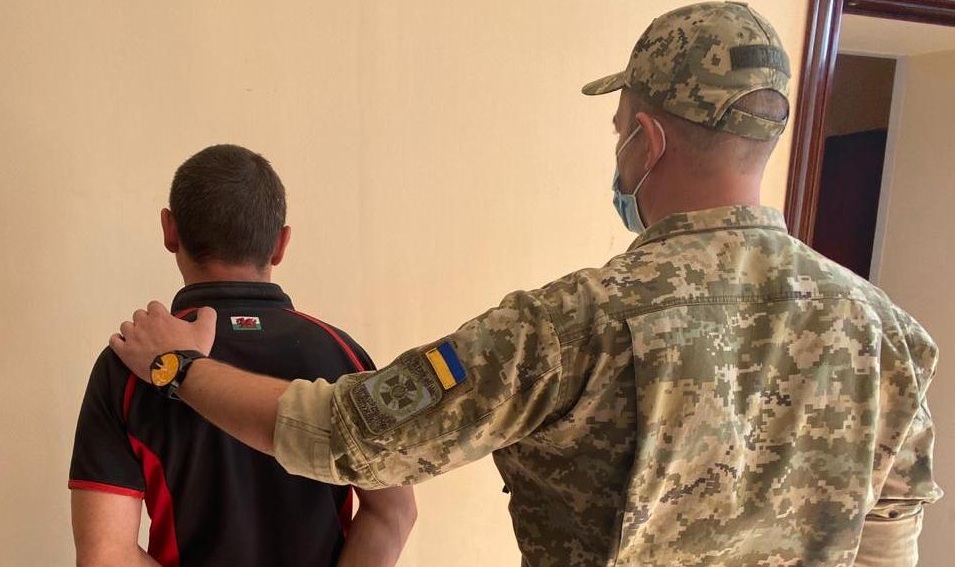 На Луганщині прикордонники затримали колишнього бойовика “ЛНР”: відео