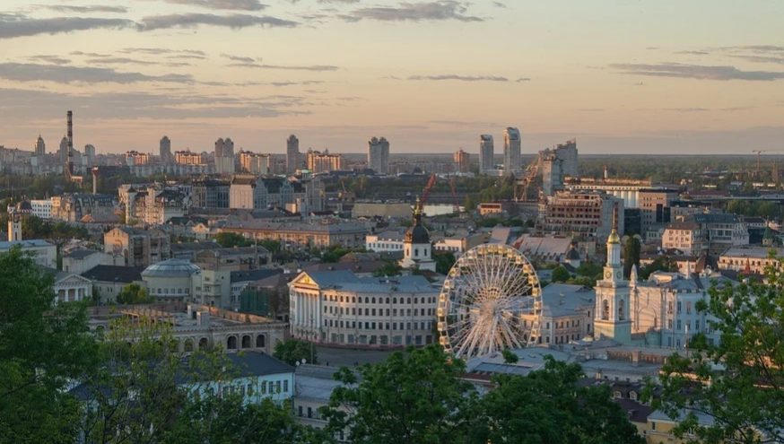 Краще вдягнути респіратори: Київ увійшов у список міст з найбільш брудним повітрям
