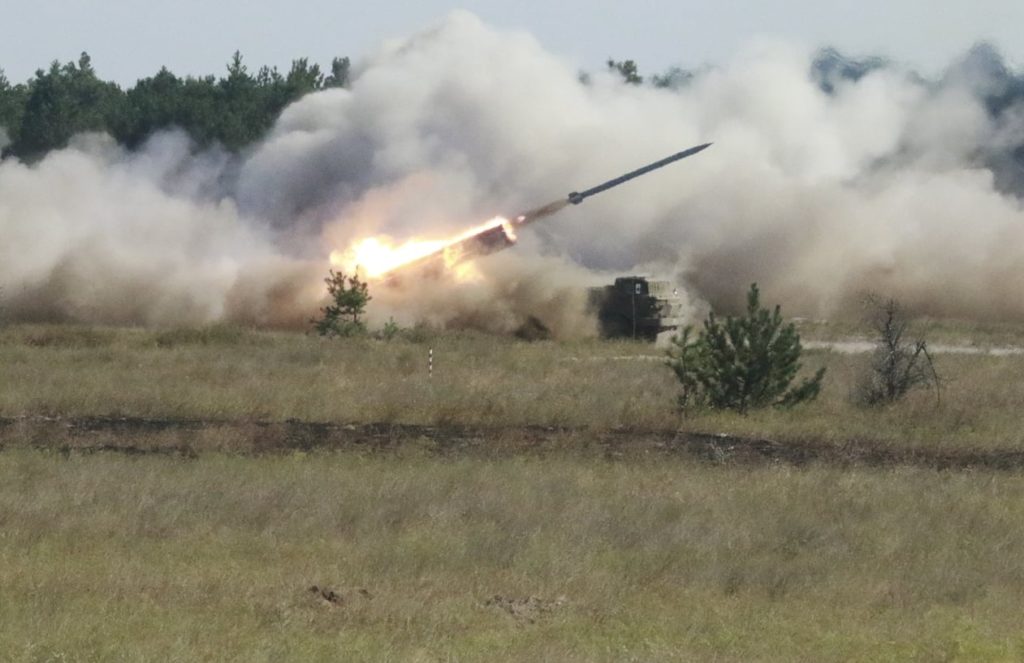 Українські військові проводять стрільби ЗРК та випробовують керовані ракети: потужне відео