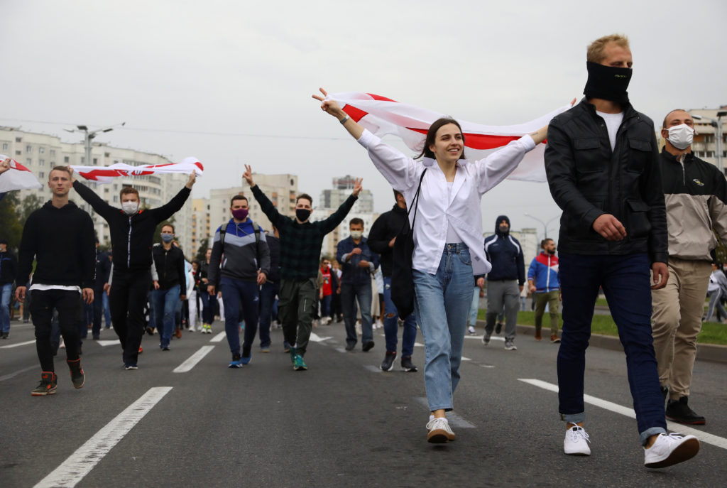 У Мінську силовики почали затримувати учасників маршу протесту: відео