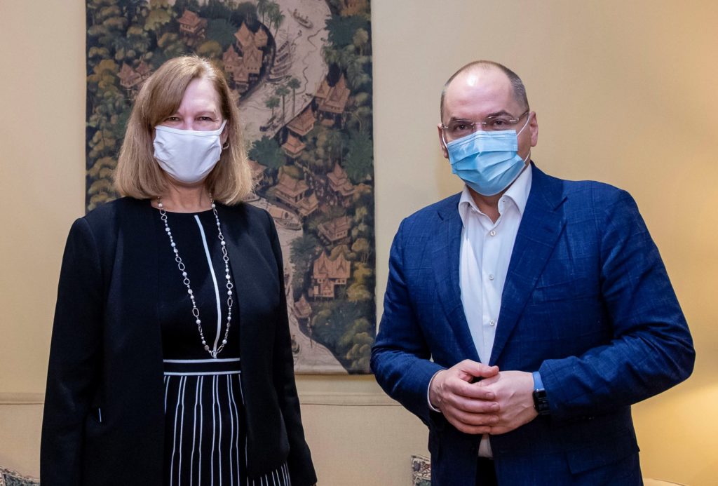 США убедили Украину не покупать российскую вакцину от COVID-19
