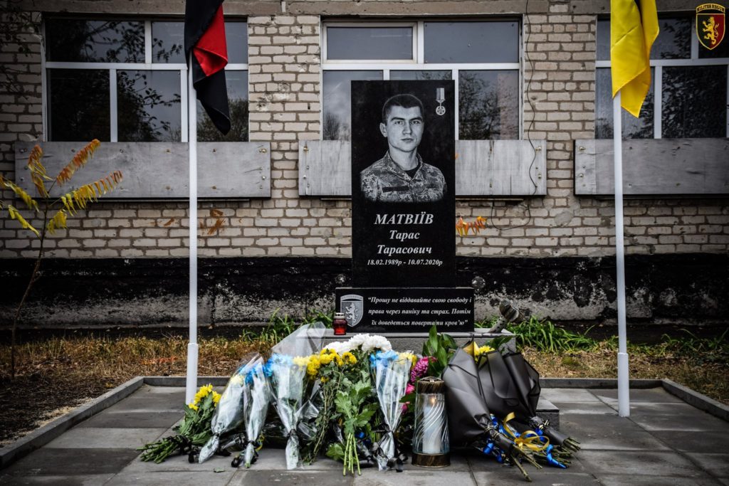На Луганщині відкрили пам’ятник полеглому Герою України – лейтенанту Тарасу Матвіїву