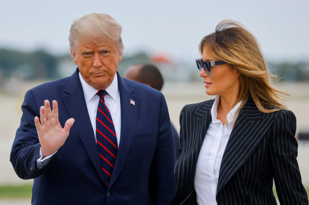У першої помічниці президента США виявили COVID-19: Дональд та Меланія Трамп очікують результатів тесту