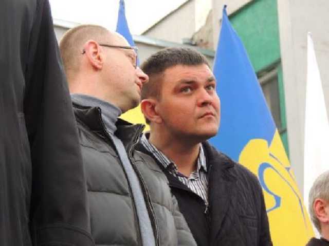 Політичний хамелеон Вознюк: Прикриваючись вишиванками, заробляє мільйони в Росії