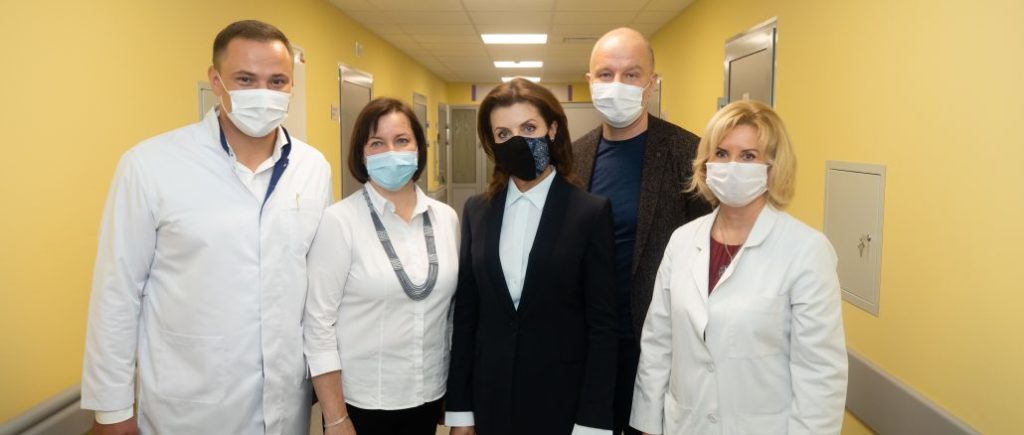 Марина Порошенко відвідала нове відділення трансплантації кісткового мозку у Націнституті раку: проєкт профінансував Roshen