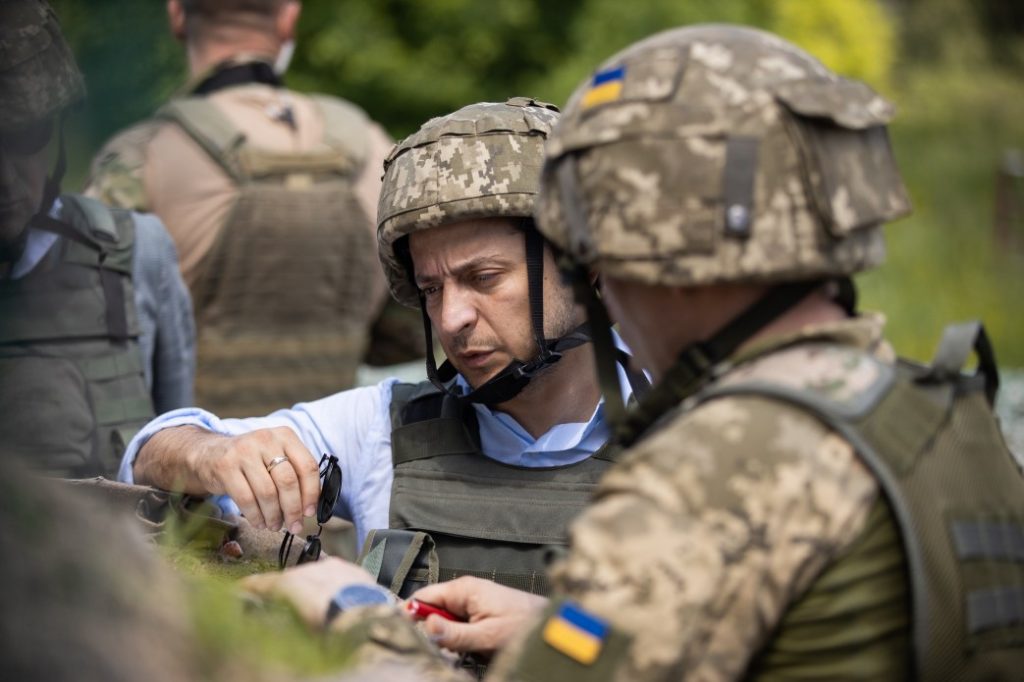 Більше ніхто не вірить: соцмережі про ймовірну відставку Зеленського, якщо той не закінчить війну