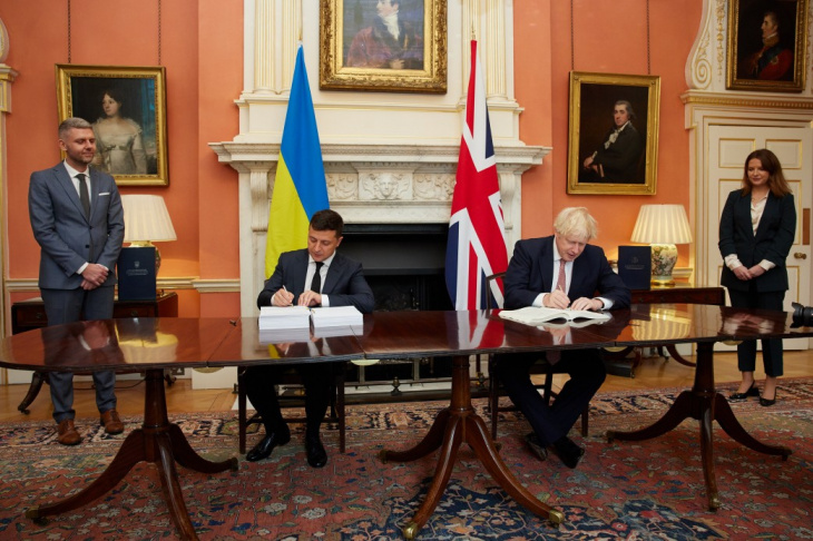 Українцям можуть спростити візовий режим до Великої Британії  – МЗС