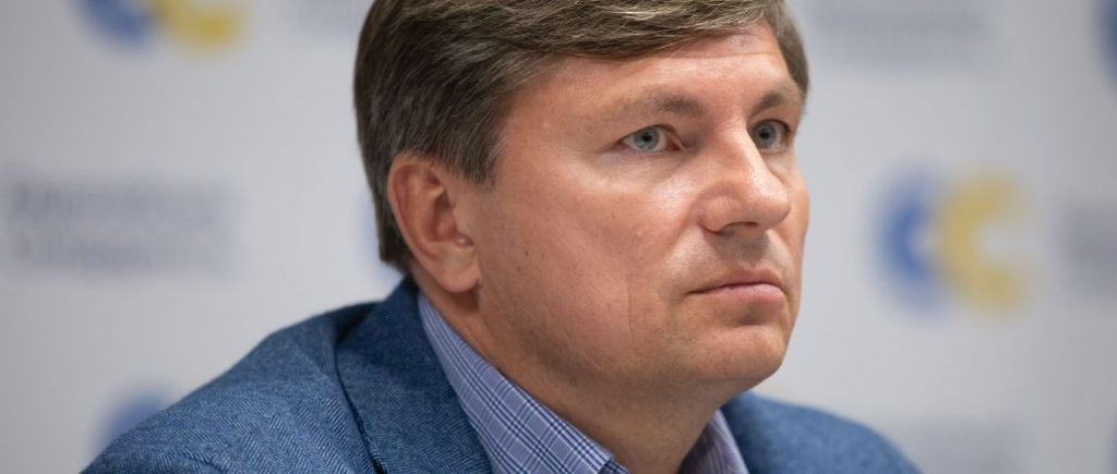 Для нашей с вами страны эпидемия коронавируса составляет не меньшую опасность, чем российская агрессия. Это произошло потому, что некомпетентность, непрофессионализм, а теперь мы уже видим, и бездействие и другие «приоритеты» власти привели к этой ситуации
