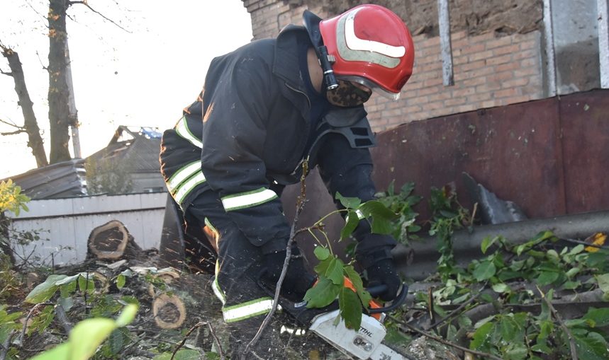 Негода пошкодила понад 140 будинків на Миколаївщині та Кіровоградщині: відео