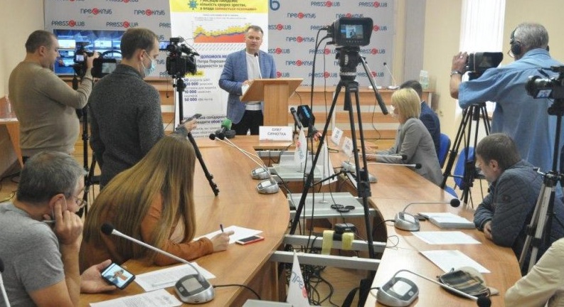 Пандемія COVID-19 росте, а влада займається “схемами” – “Європейська Солідарність” оприлюднила тривожні цифри