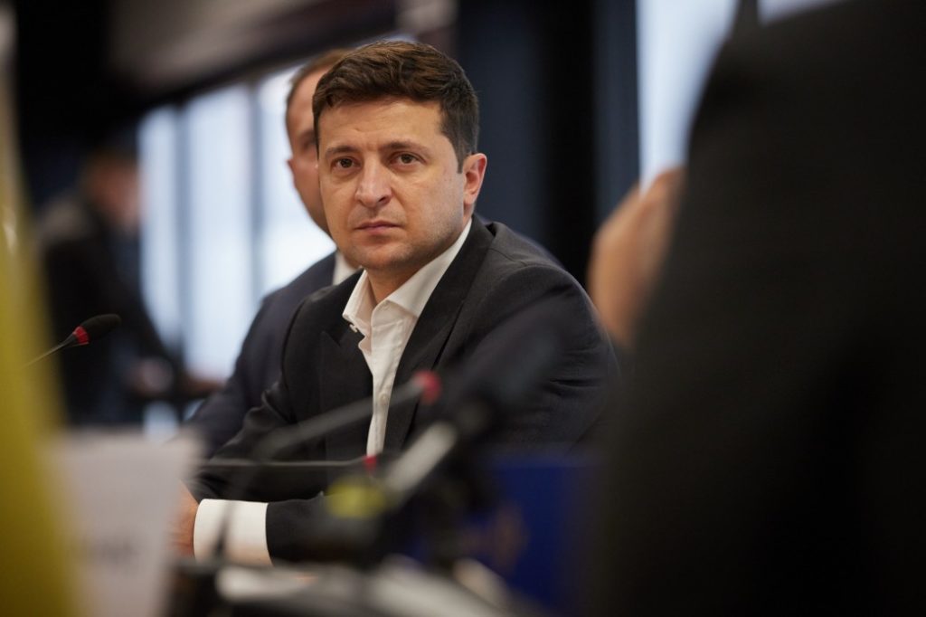 Зеленський вимагав від олігархів по 2,5 мільйона доларів готівкою — депутат