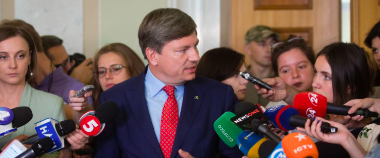 Артур Герасимов жорстко розкритикував уряд Зеленського: спитайте в лікарів про “доплати” за ковід, це копійки