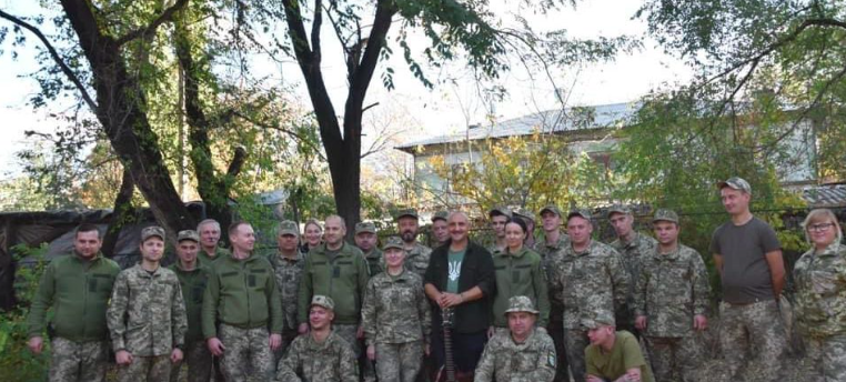 Марія Іонова із музикантом Сергієм Фоменком привітали бійців 30-ї ОМБр ім.князя Костянтина Острозького