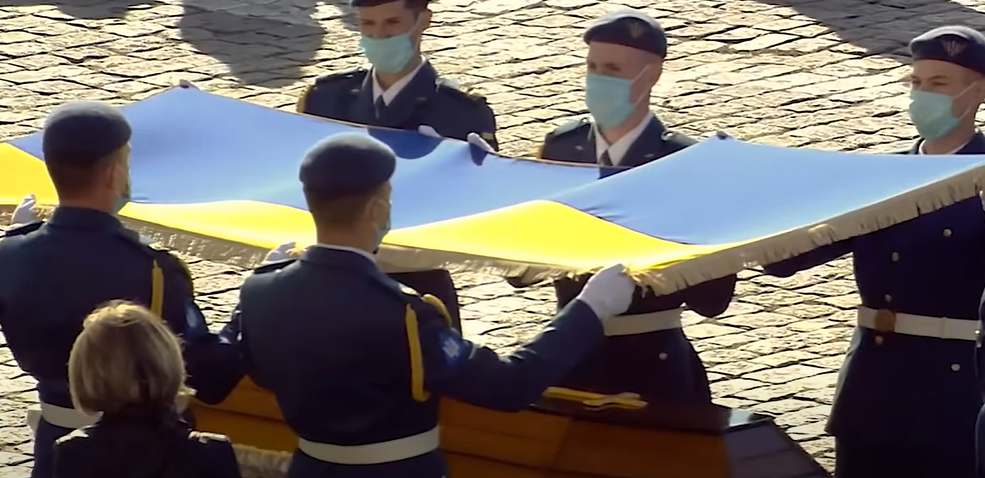 Наруга вищої проби: голова Харківської ОДА  використовує відео прощання з загиблими курсантами у рекламі “Слуг народу”