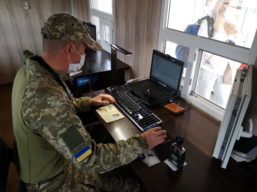 На КПВВ в зоні ООС продовжили обмежувальні заходи до кінця 2020 року