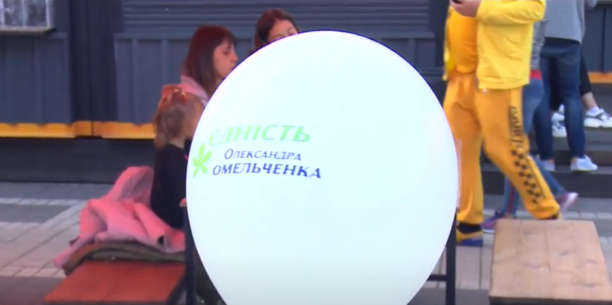 “Голос” і “Єдність Олександра Омельченка” підкуповує виборців у Києві? Подробиці “Прямого”