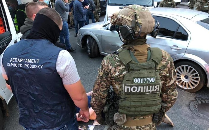 Стрілянина у центрі Києва: фото з місця затримання небезпечних злочинців