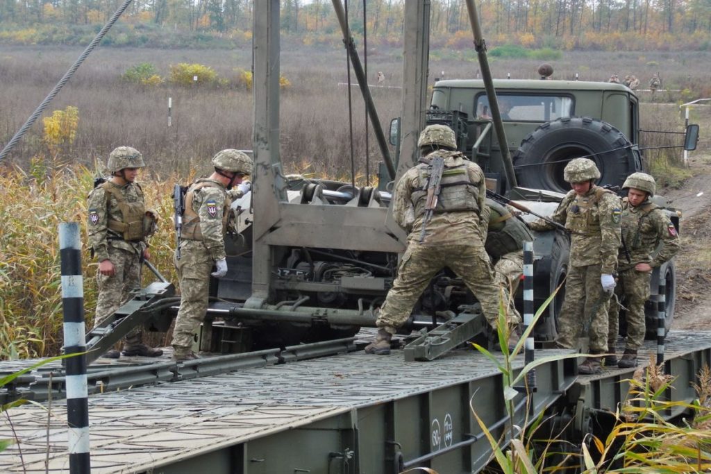 На Хмельниччині відбулися змагання військових інженерів ЗСУ: вражаючі фото
