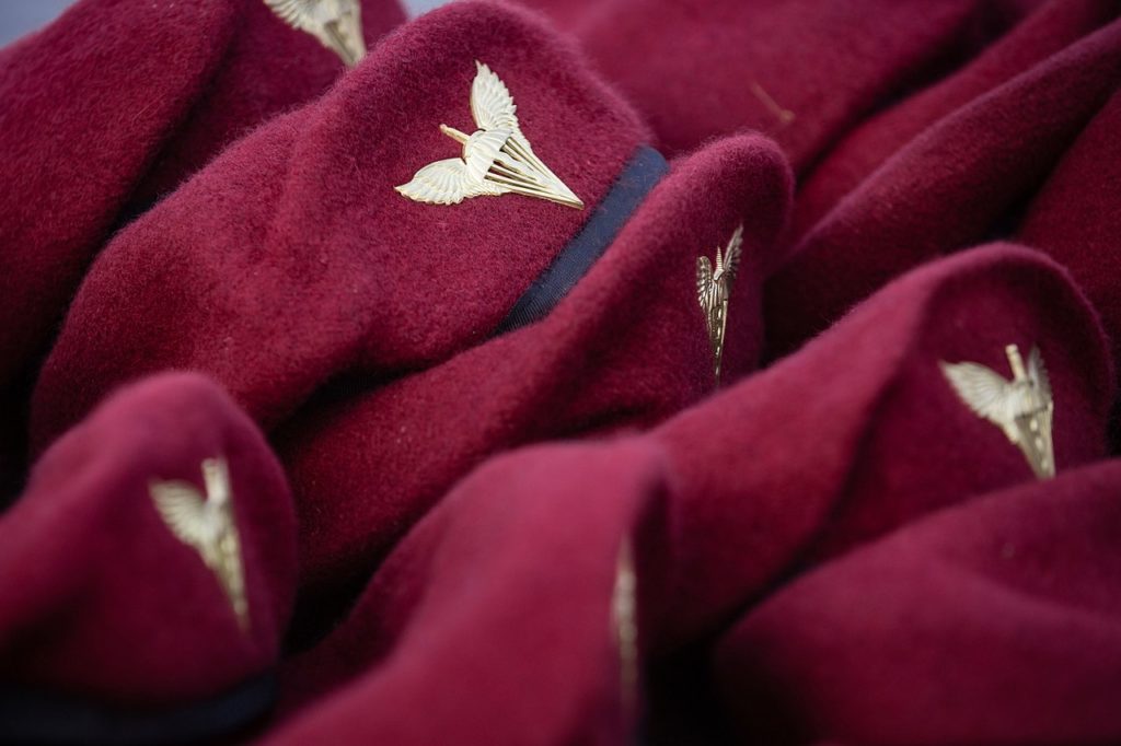 Рішучі, сміливі, незламні – Порошенко привітав Десантно-штурмові війська зі святом