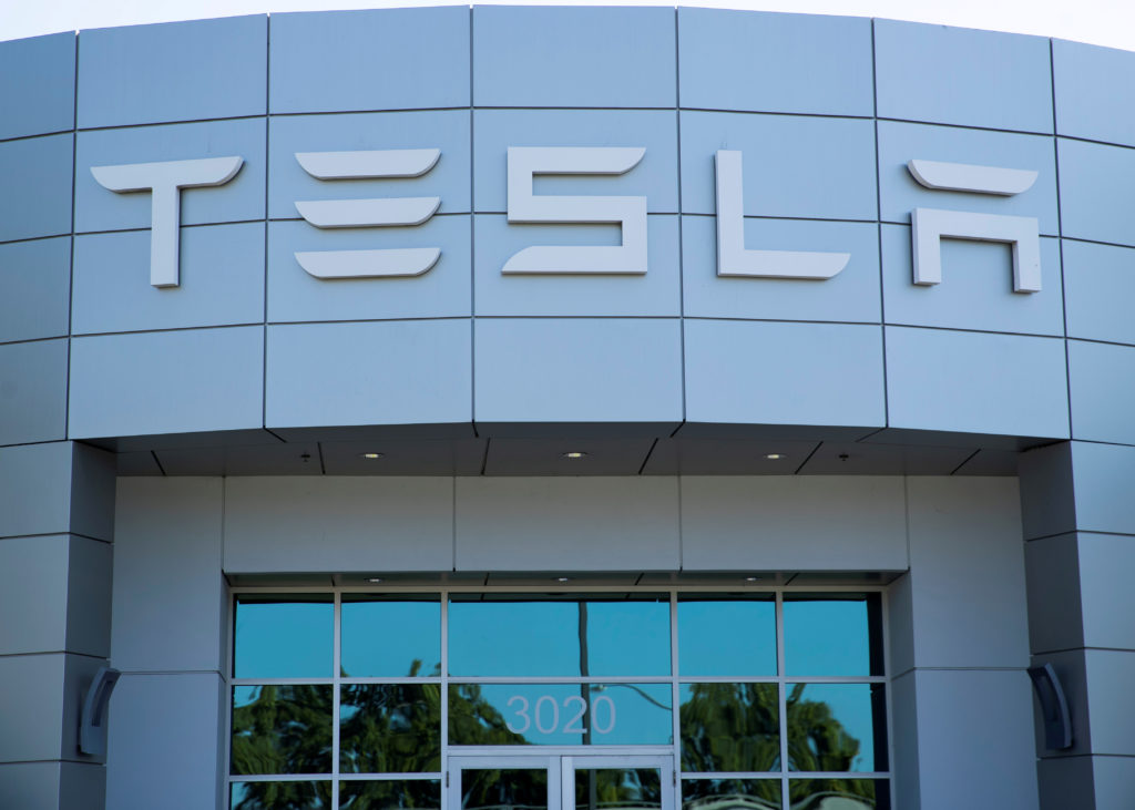 Tesla abandons production of two key cars in favor of robots: what is known