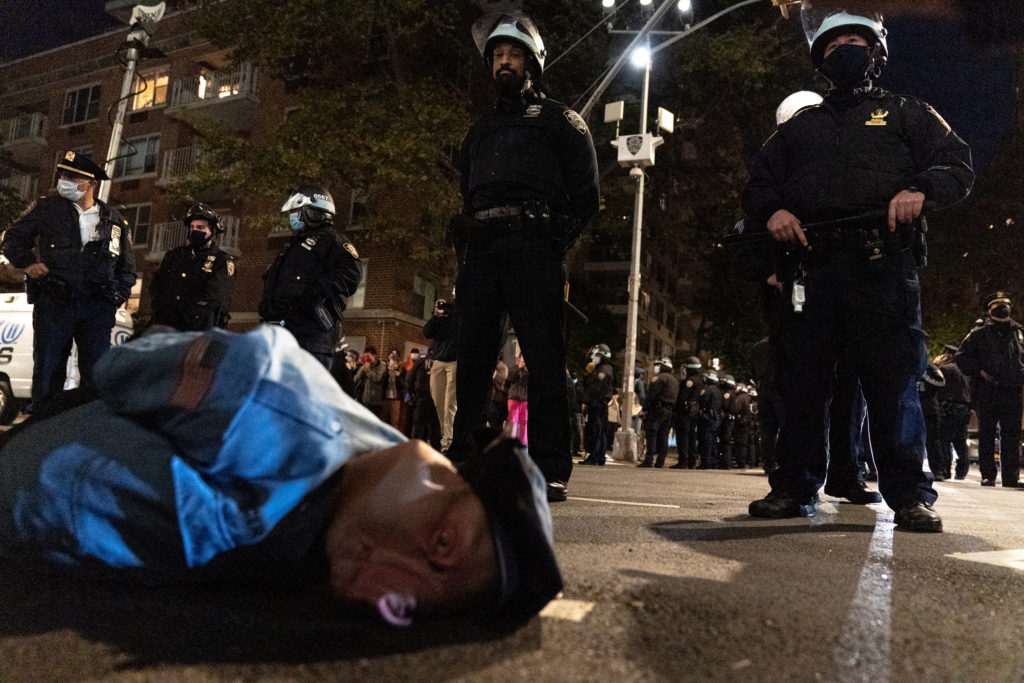 Перекриття трас та коктейлі Молотова: у США тривають протести проти переобрання Дональда Трампа