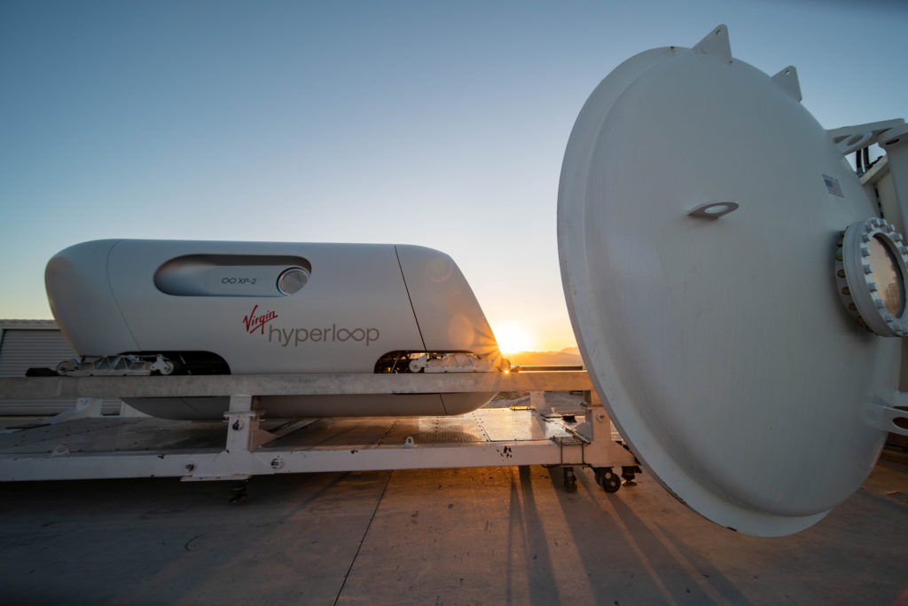 Капсулу Hyperloop розігнали майже до швидкості звуку