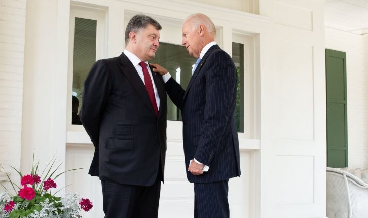 Незрівнянний досвід і мудрість: Порошенко привітав Байдена з днем народження