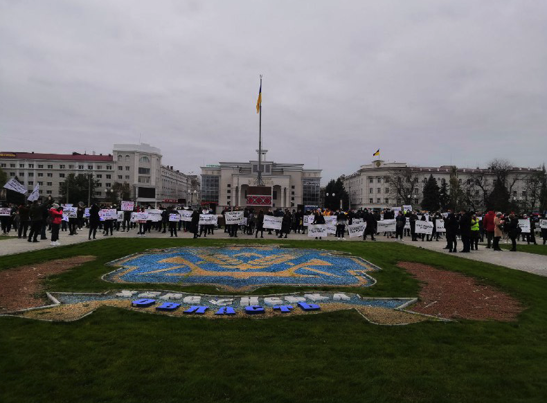 #МаюПравоПрацювати: у Херсоні підприємці вийшли на всеукраїнський протест проти карантину “вихідного дня”