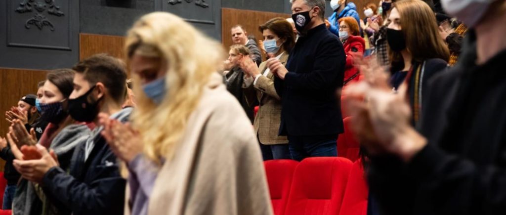 Це фільм про те, як не втрачати надію – Петро та Марина Порошенки побували на прем’єрі “Атлантиди”
