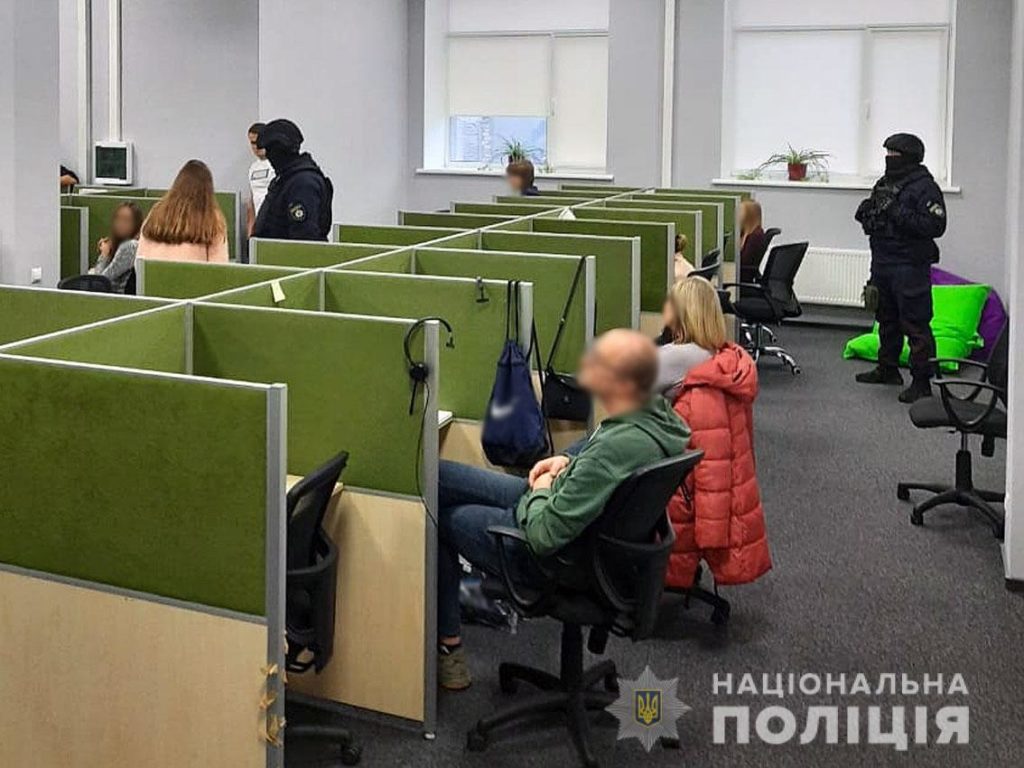 У Чернігові колектори вимагали неіснуючі борги за допомогою фейкових порнороликів
