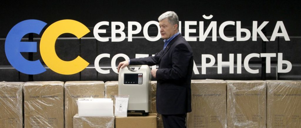 Порошенко передав у лікарні перші 12 кисневих концентраторів