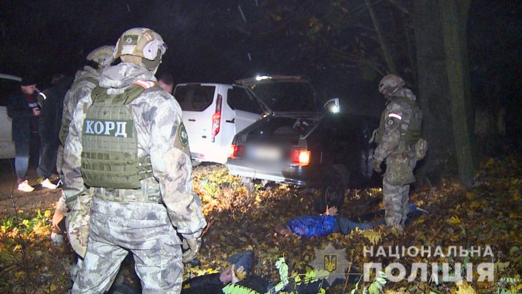 Побоями вимагали три тисячі доларів: на Вінниччині злочинна група викрала і катувала двох чоловіків
