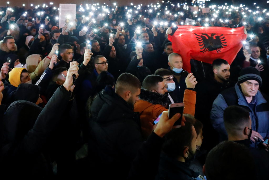 В Албанії почались масові протести після вбивства порушника карантину: фото