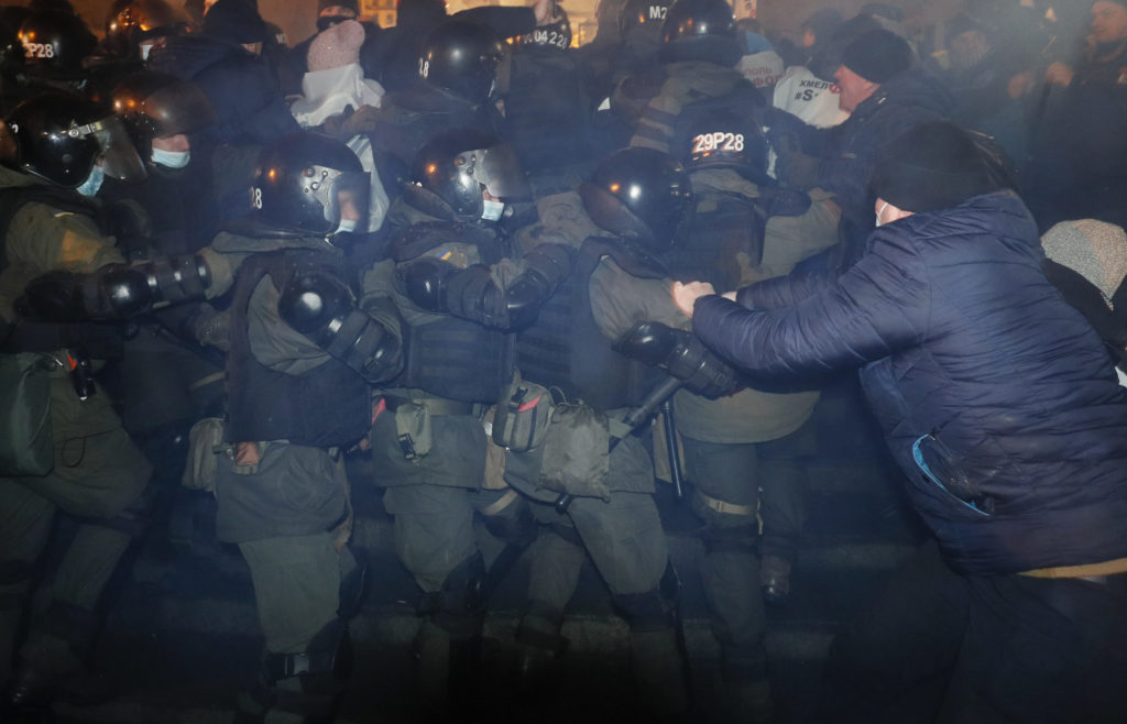 Підприємці на Майдані: під час сутичок постраждало 40 поліцейських – МВС