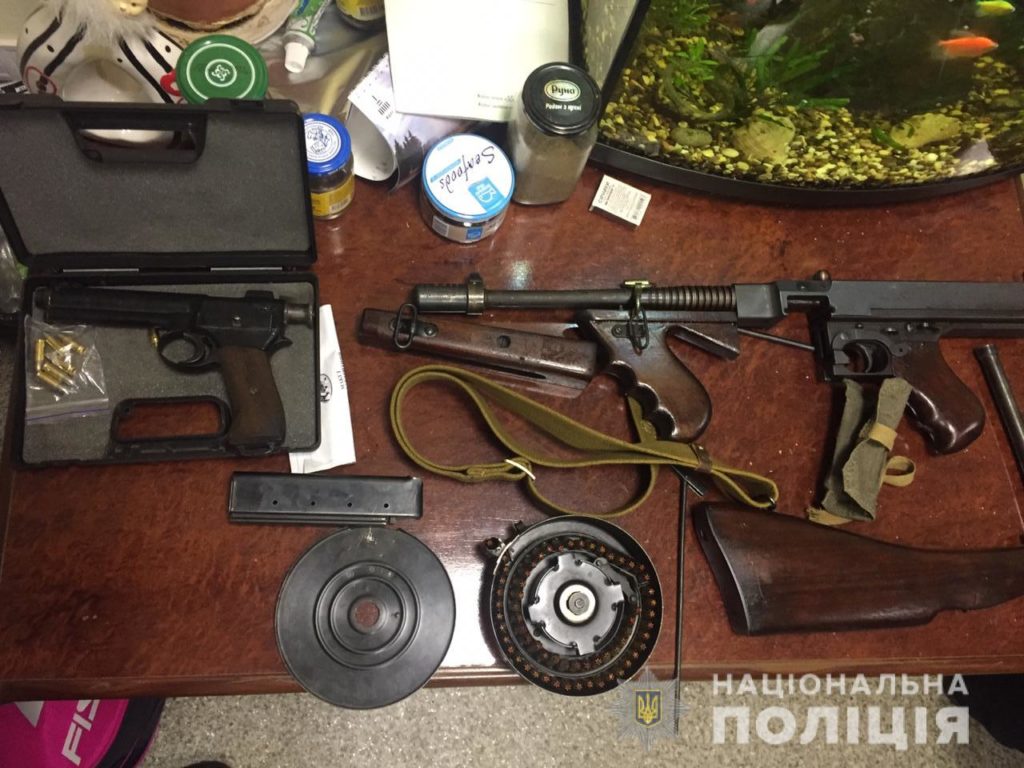 В Україні транснаціональне угруповання  виготовляло та збувало саморобну зброю