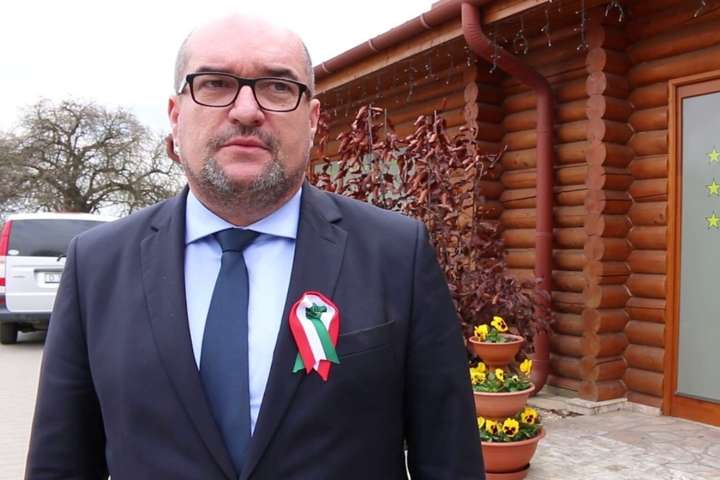 Лідеру “Партії угорців України” готують підозру