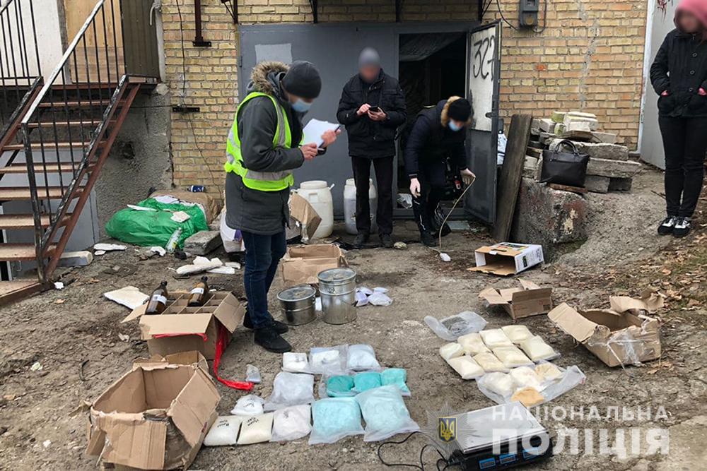 В Україні провели масштабну спецоперацію з ліквідації понад 100 інтернет-магазинів з продажу наркотиків