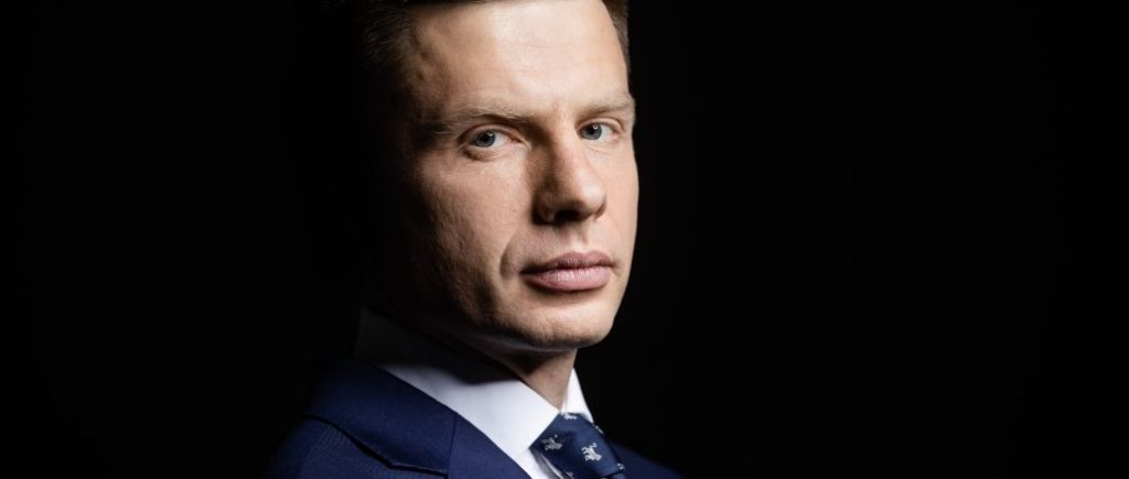 Зеленський має понести політичну відповідальність за провалену вакцинацію та корупцію – Гончаренко