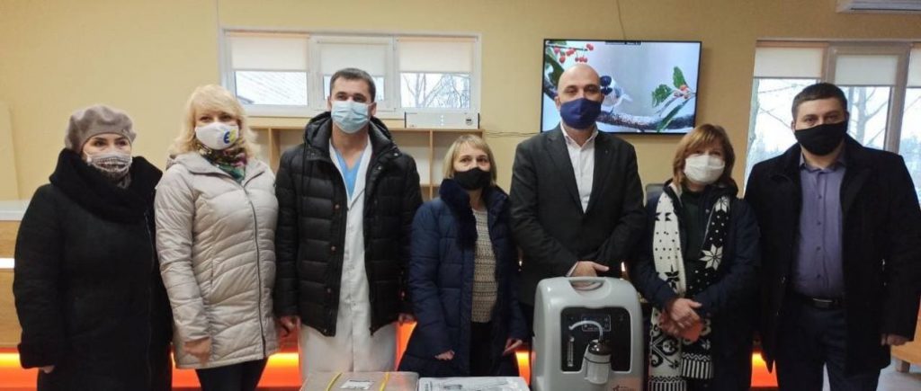 Фонд Порошенка передав кисневі концентратори лікарням Запорізької області
