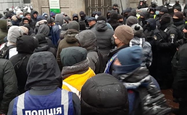 Протести біля Верховної Ради: у поліції заявили про сутички з мітингувальниками