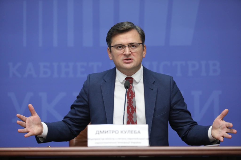 Экс-чиновники времен Януковича могут выйти из-под санкций — Кулеба