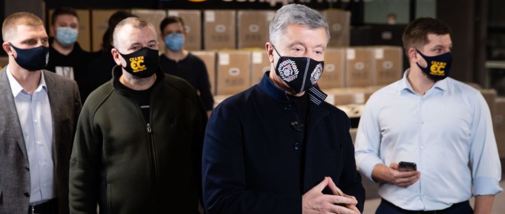 Фонд Порошенка з волонтерами передають у лікарні 50 кисневих концентраторів