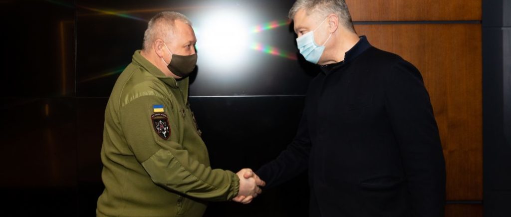 Петро Порошенко зустрівся із кіборгом, бойовим генералом Дмитром Марченком