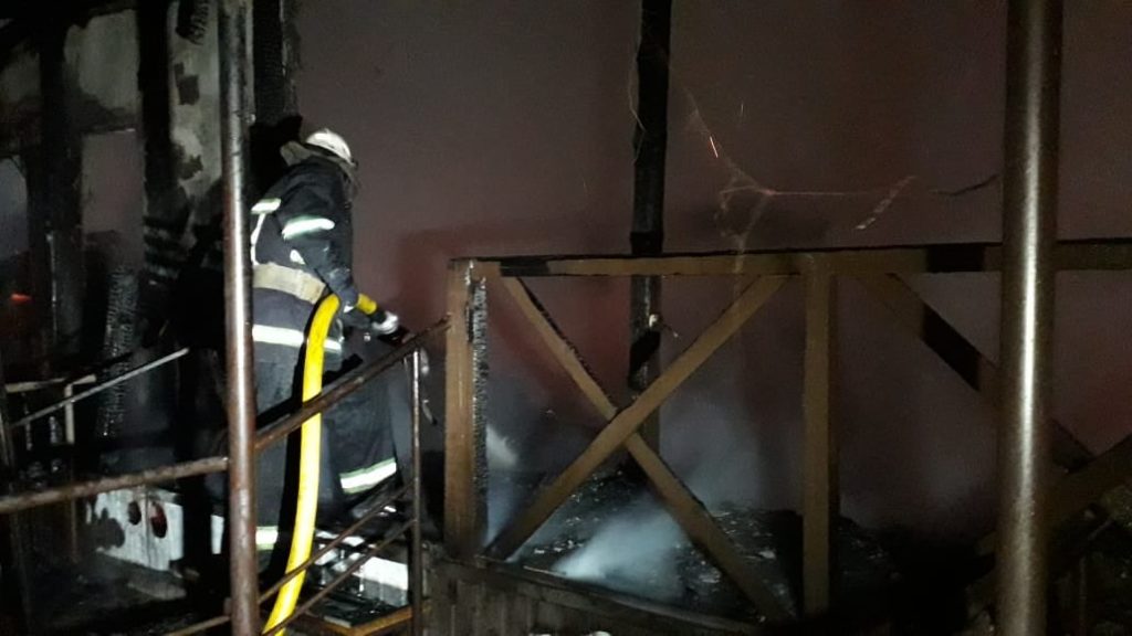 На Івано-Франківщині сталася масштабна пожежа в готелі: евакуйовано 25 людей
