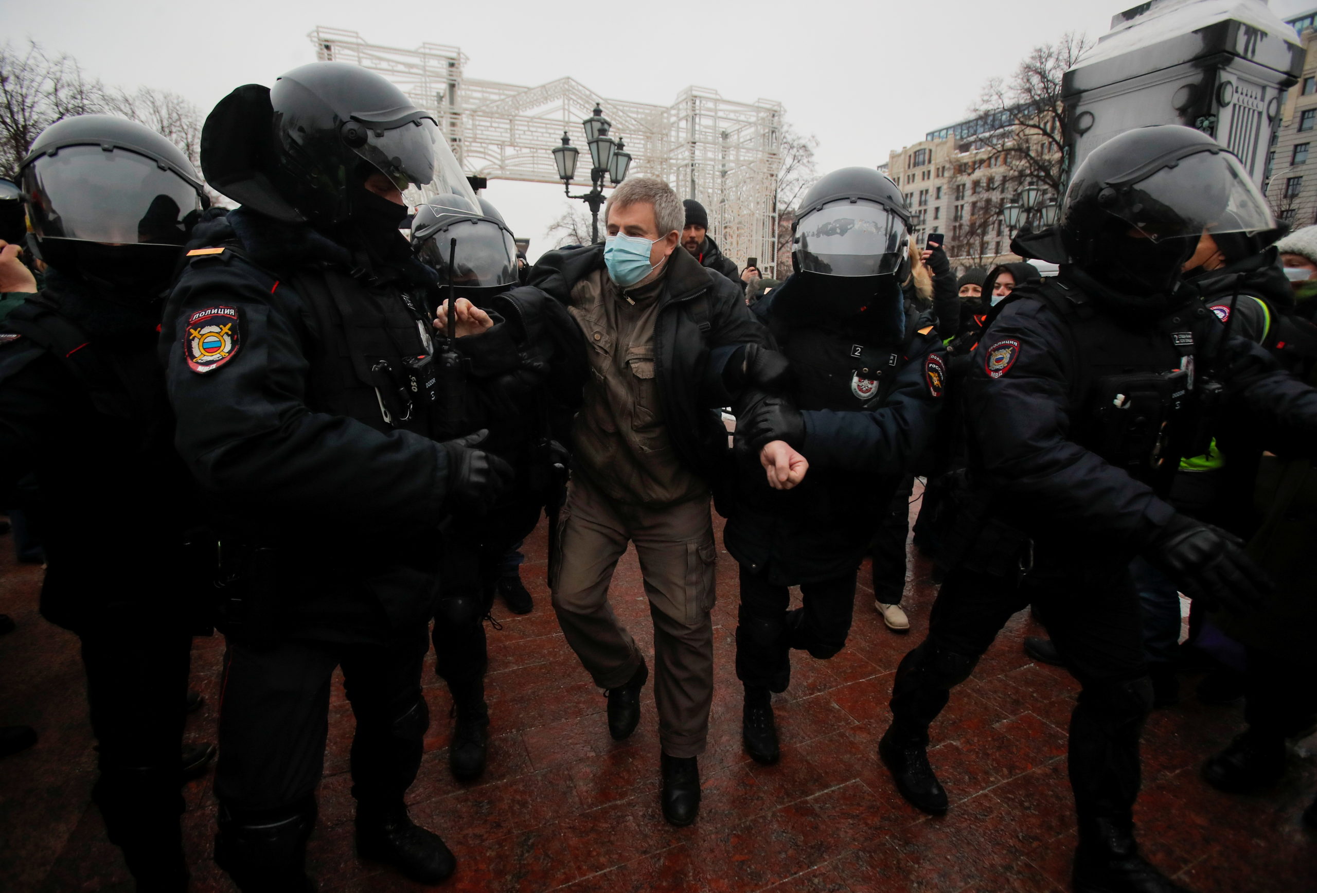 наавльний протести затримання