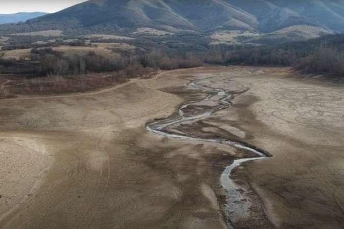 Схоже на пустелю: в окупованому Криму пересохло чергове водосховище