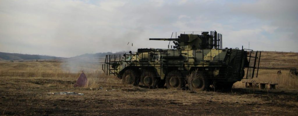 Українські військові провели бойові стрільби з БТР-4Е у районі ООС